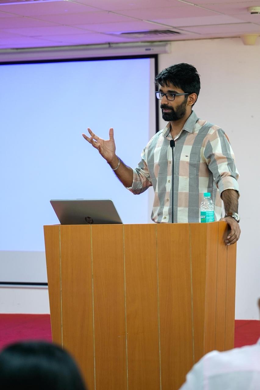 Shivam Singh, founder of WiseGuy XL, presenting on SEO on stage